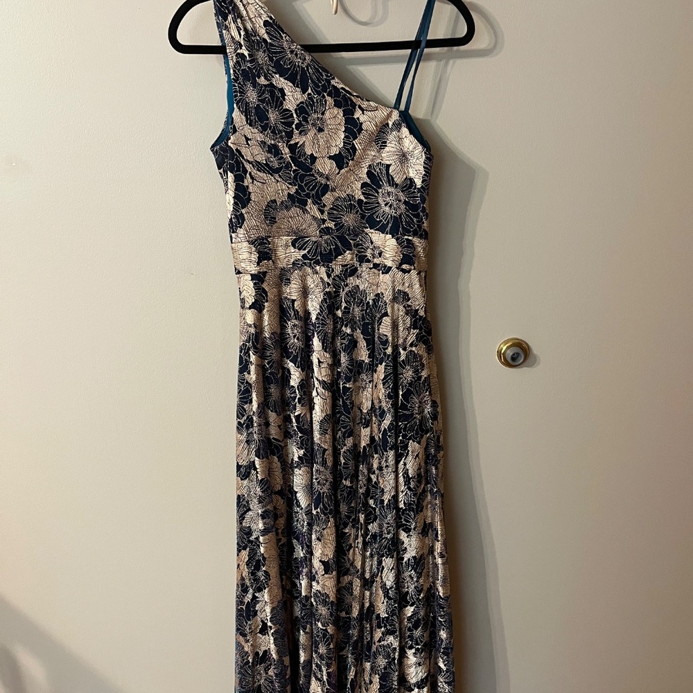 Evening Gown - Picture 2 of 7